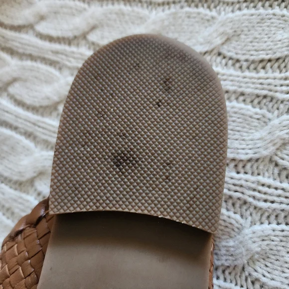 Elegant Cogniak  Woven Slip-On Loafers.Like New. - Picture 8 of 8